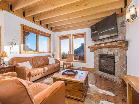 4 Bedroom Big White Vacation Rental - Snow Pine Estates